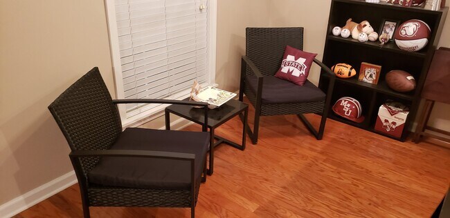 Building Photo - 1064 N Montgomery St