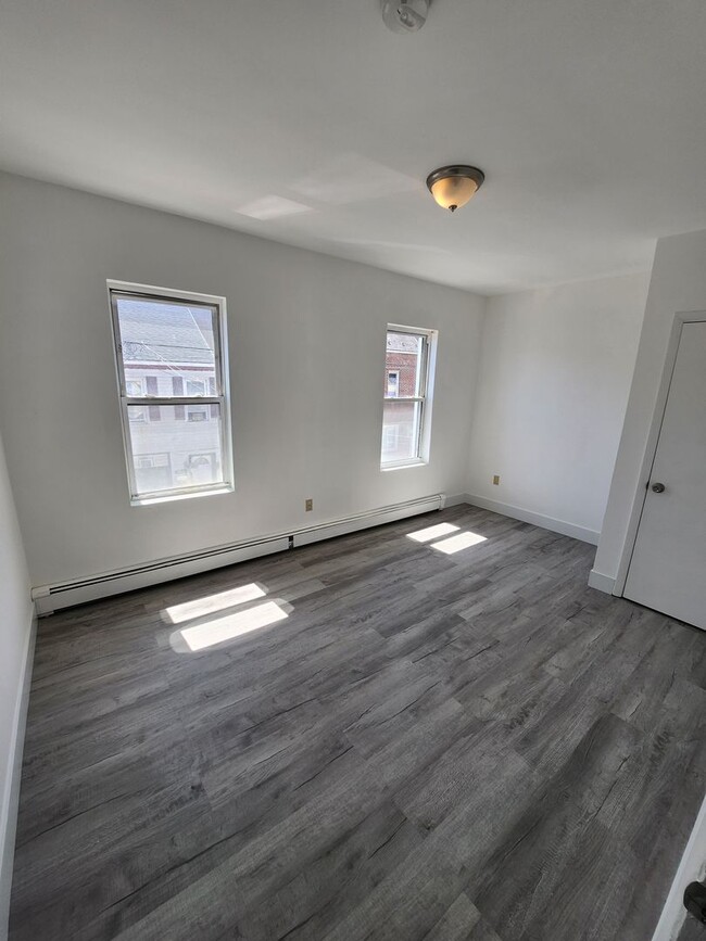 Foto del edificio - Row Home For Rent with Fenced in BackYard