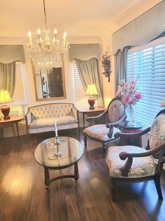 elegant living room - 234 LIME Ave