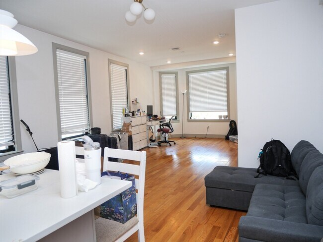 Foto del edificio - 15 Maywood St