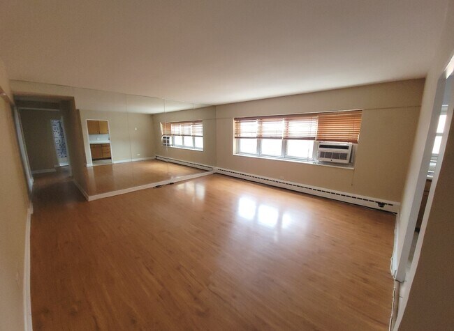 Building Photo - 4950 N Marine Dr