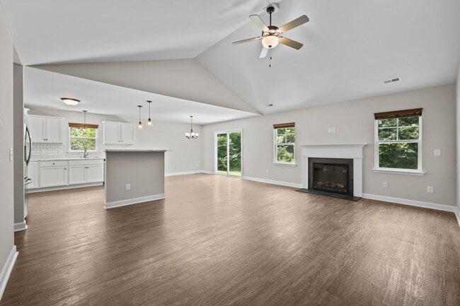 Foto del edificio - Welcome to Bradford Estates!