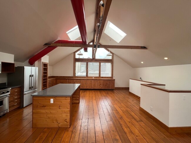 Building Photo - 14 Wilmot St
