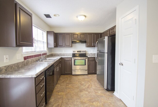 Building Photo - 300 Rolling Knoll Dr
