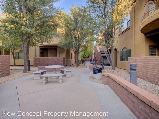 Building Photo - 2 br, 2 bath House - 2018 E. River Rd Unit...