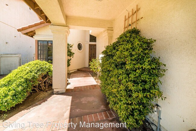 Building Photo - 4 br, 3 bath House - 3555 Santoro Way