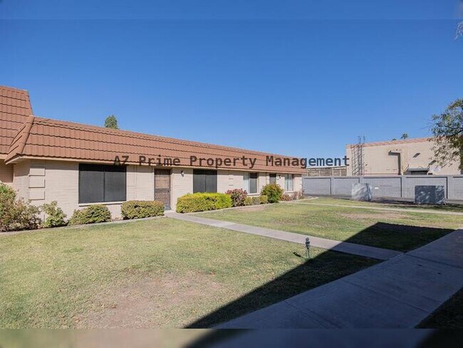 Building Photo - 1633 E Dunbar Dr
