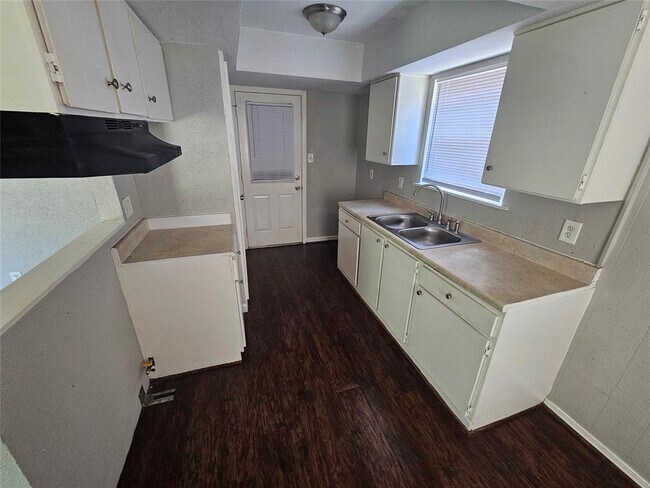 Foto del edificio - 7615 Sterlingshire St
