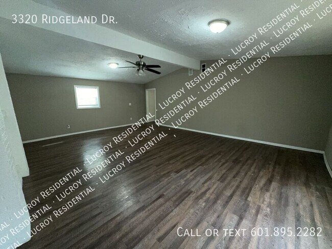 Foto del edificio - 3320 Ridgeland Dr