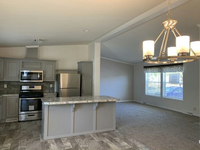 Building Photo - 201 Aqua Dr