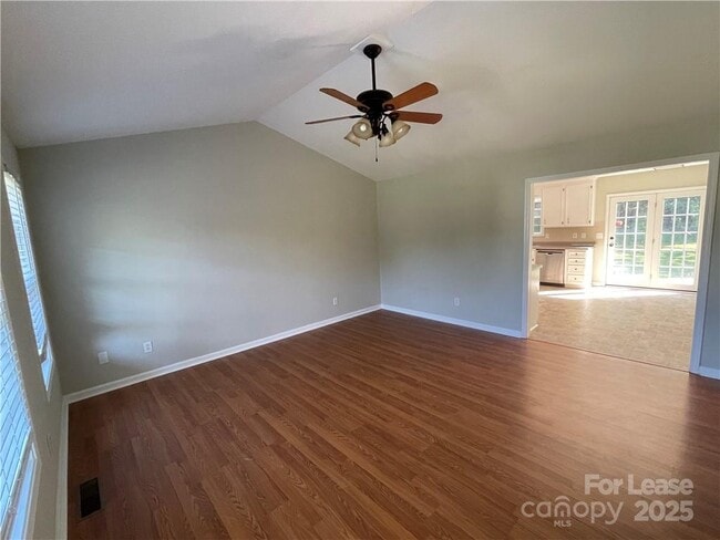 Foto del edificio - 2474 Oak Valley Ln