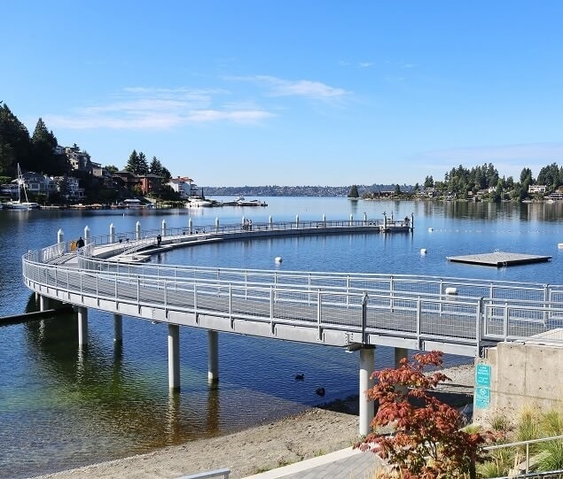 A 400-foot, curved pier extends into the bay at Meydenbauer Bay Park