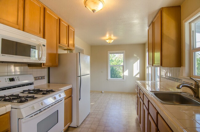 Photo - Rincon_Ave_46-48_E Apartment