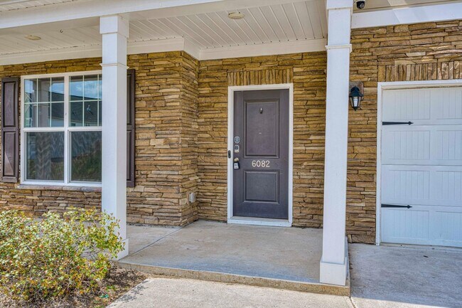 Building Photo - Beautiful 5 Bedroom Home For Rent