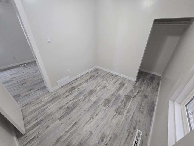 Building Photo - 418 Harbison Ave W