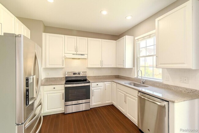 Foto del edificio - 41859 Mitchell Rd