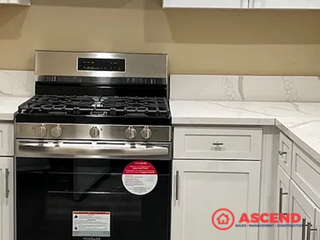 Foto del edificio - Adorable 4 Bedroom Bungalow!