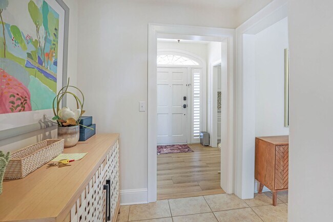 Building Photo - Georgian-Style Townhome Located At Bishops Court at The Oaks Preserve!