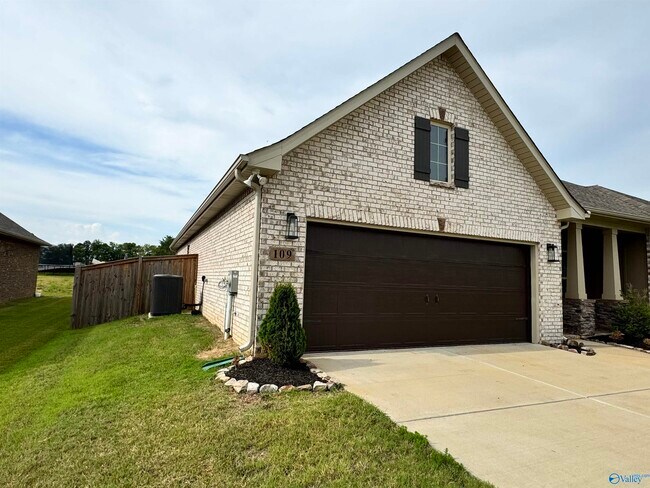 Building Photo - 109 Kambry Grv Dr