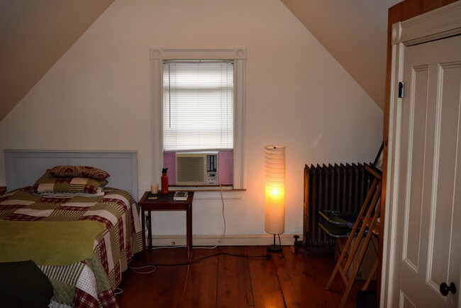 Building Photo - 30 Bardwell St