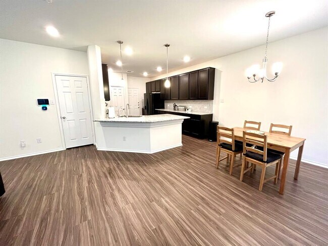 Foto del edificio - 14205 Silver Lace Ln