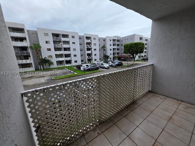 Foto del edificio - 8145 NW 7th St