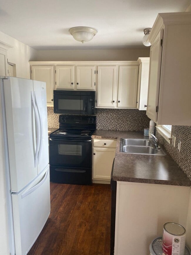 Building Photo - 3 br, 1.5 bath House - 1640 CHADWICK CIRCLE