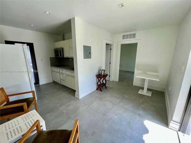 Building Photo - 2180 NW 23rd Ct