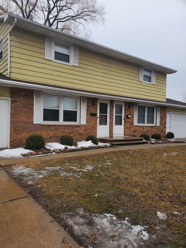 1833 12th Ave, Green Bay, WI 54304 Townhome Rentals in Green Bay WI