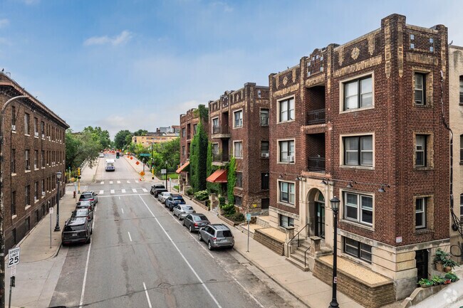 Foto del edificio - 1524 LaSalle Ave - Boutique Brownstone wit...