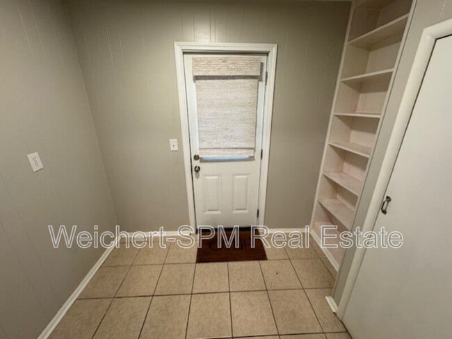 Building Photo - 1592 W Crestwood Dr