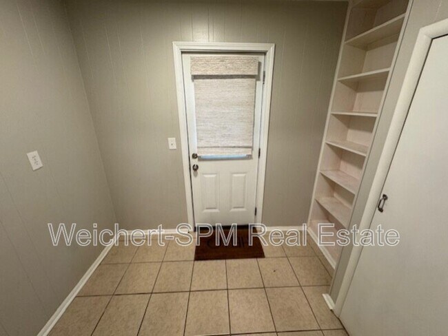 Foto del edificio - 1592 W Crestwood Dr