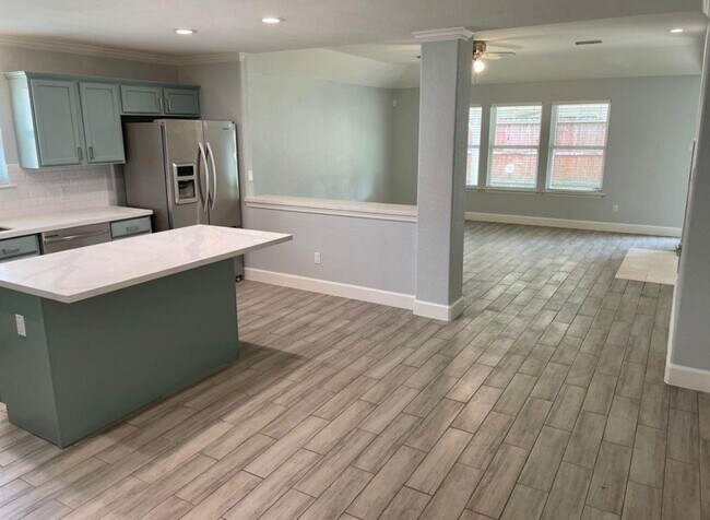 Foto del edificio - 3116 Creek Bank Ln