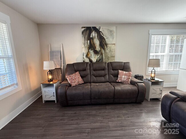 Foto del edificio - 518 Lake Head Rd