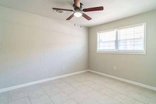 Foto del edificio - 11623 Rowan Ln
