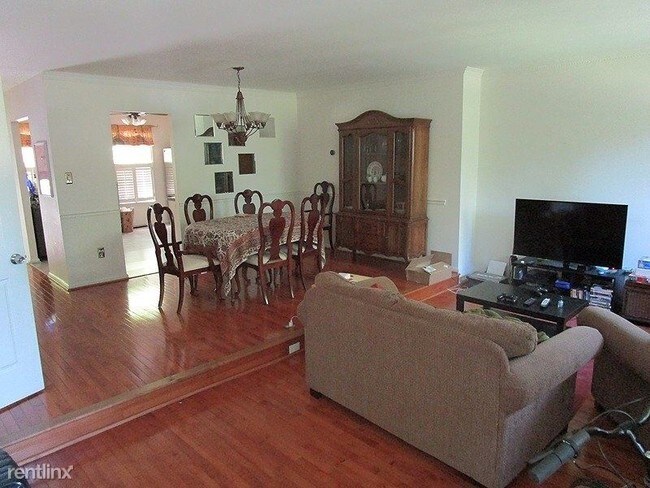 Building Photo - 10104 Ebenshire Ct
