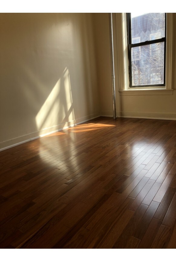 Foto principal - 12-35 31st Ave