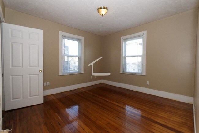 Foto del edificio - 6 br, 2 bath  - 6 Haskell St # C