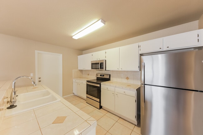 Building Photo - 4710 W Havasupai Dr