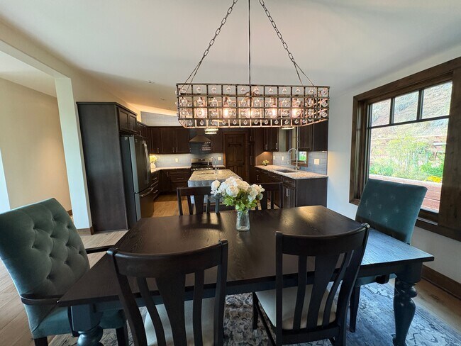 Foto del edificio - 641 Pinon Dr