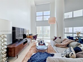Building Photo - 300 S Biscayne Blvd