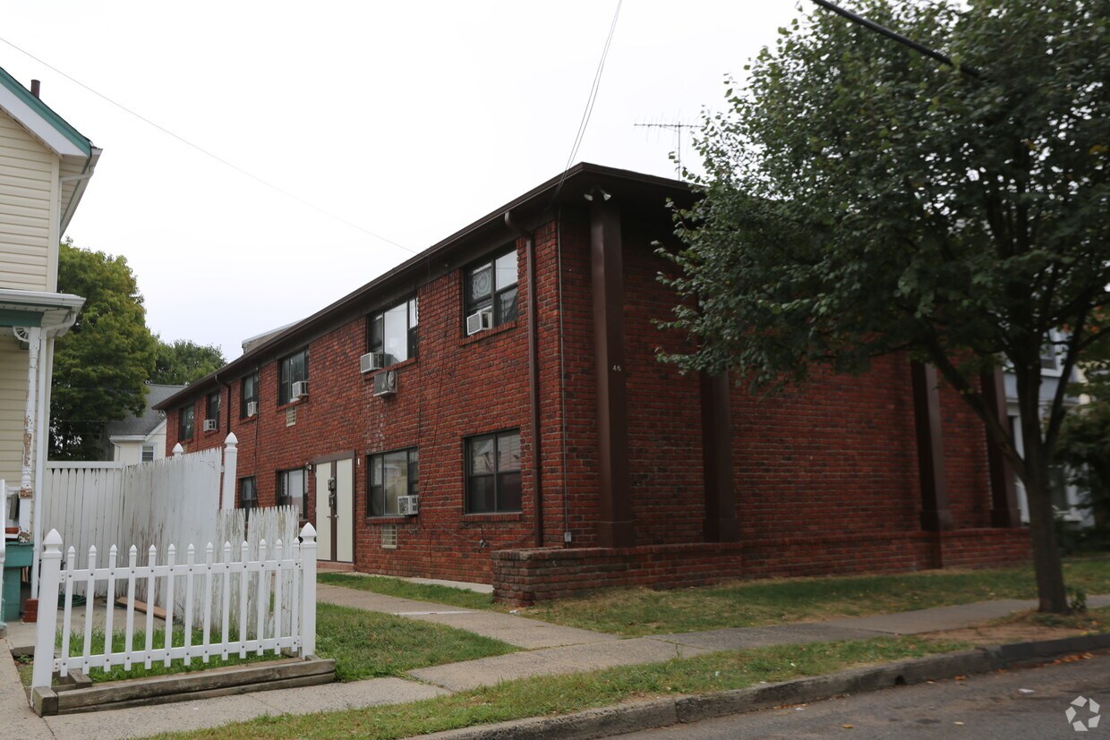 Building Photo - 40 Manning Ave
