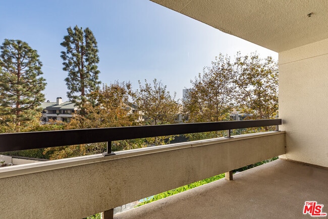 Foto del edificio - 2102 Century Park Ln