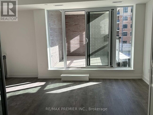 Building Photo - 715 Davis Dr