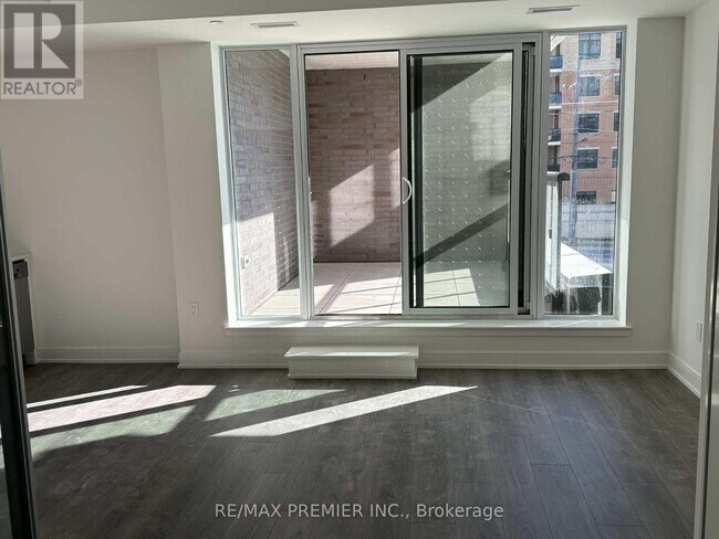 Photo du bâtiment - 715 Davis Dr