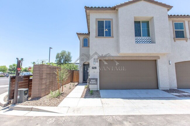 Foto del edificio - 1051 W. Diamondback Dr.