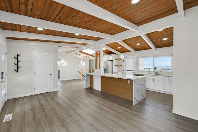 Building Photo - Modern 4-Bedroom Crestmoor Home with Expan...