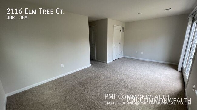 Building Photo - 3 Bed / 2.5 Bath Townhouse (Available 10/1...