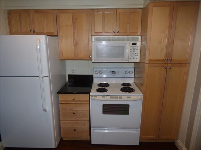 Foto del edificio - 5844 Sandhurst Ln
