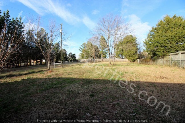 Building Photo - 2492 Old Douglas Rd Winnsboro SC 29180